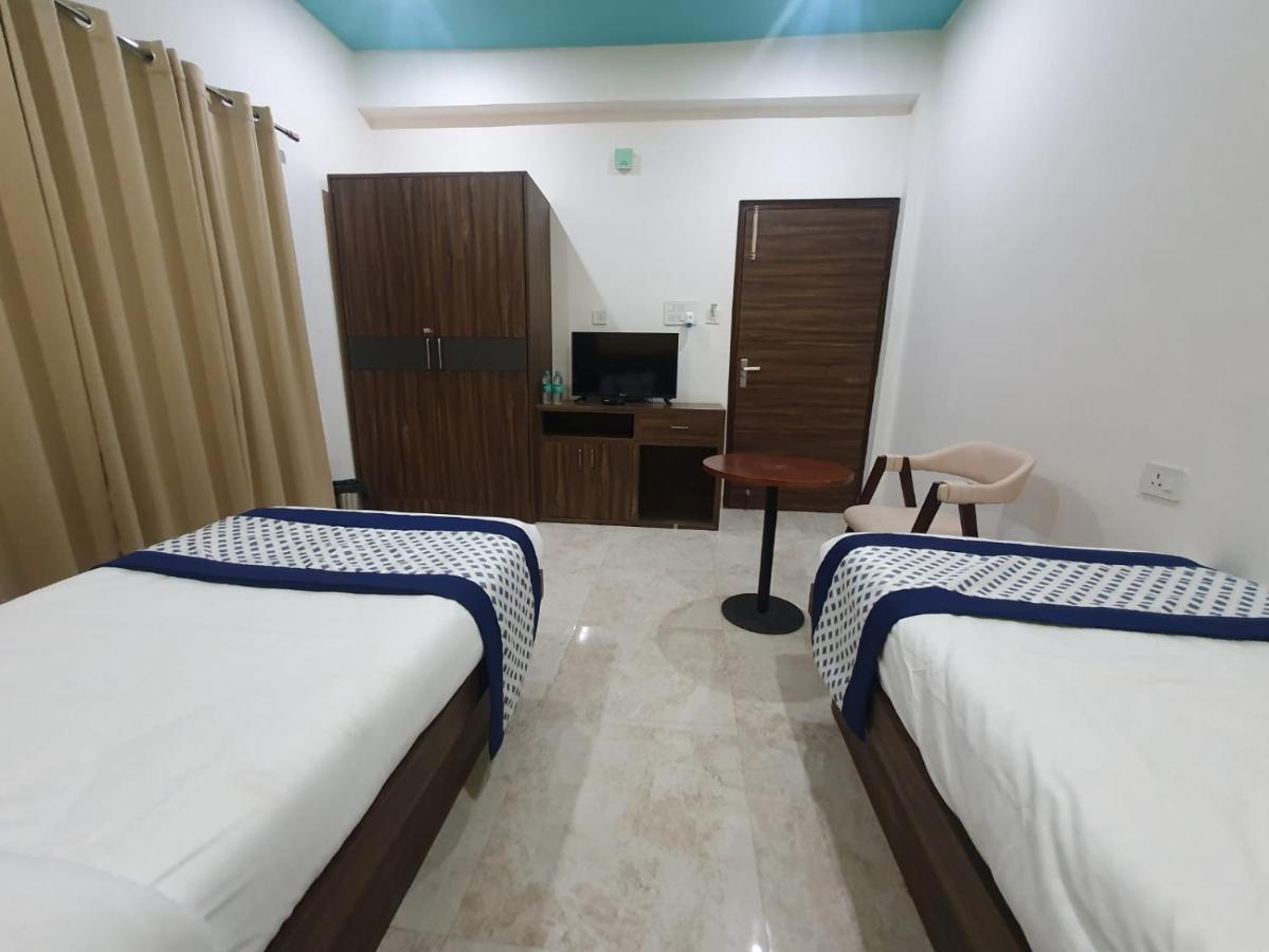 Отель Kds Residency Большая Нойда Экстерьер фото