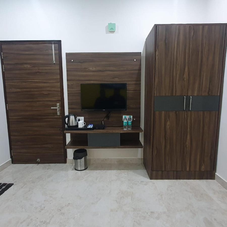 Отель Kds Residency Большая Нойда Экстерьер фото