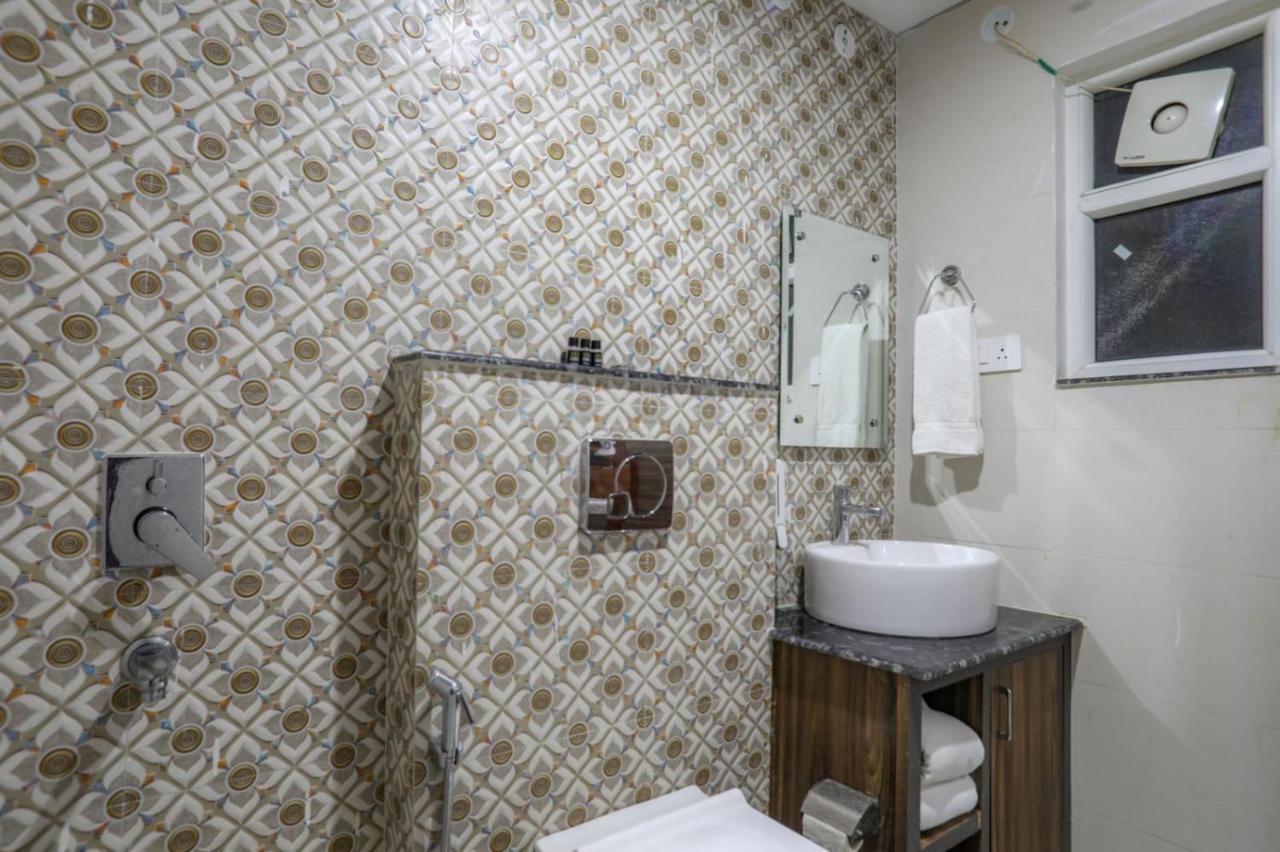 Отель Kds Residency Большая Нойда Экстерьер фото